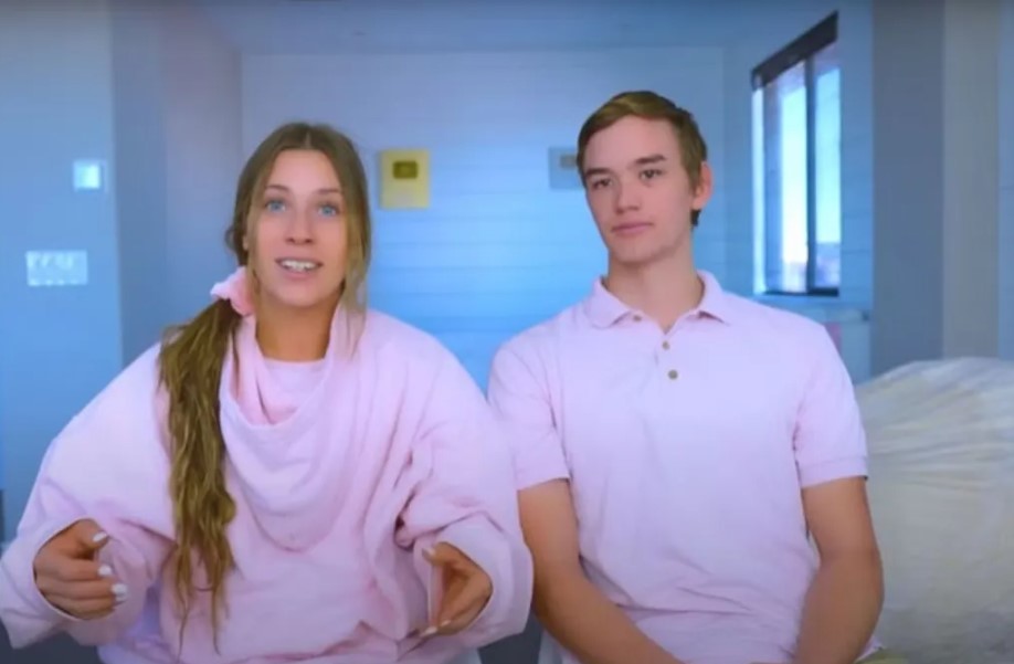 Did The Pink Shirt Couple Break Up